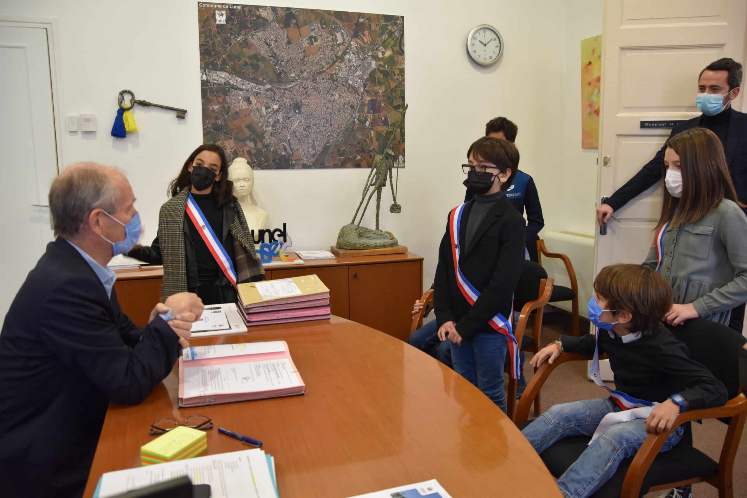 Conseil municipal des enfants : les mini-élus visitent la mairie