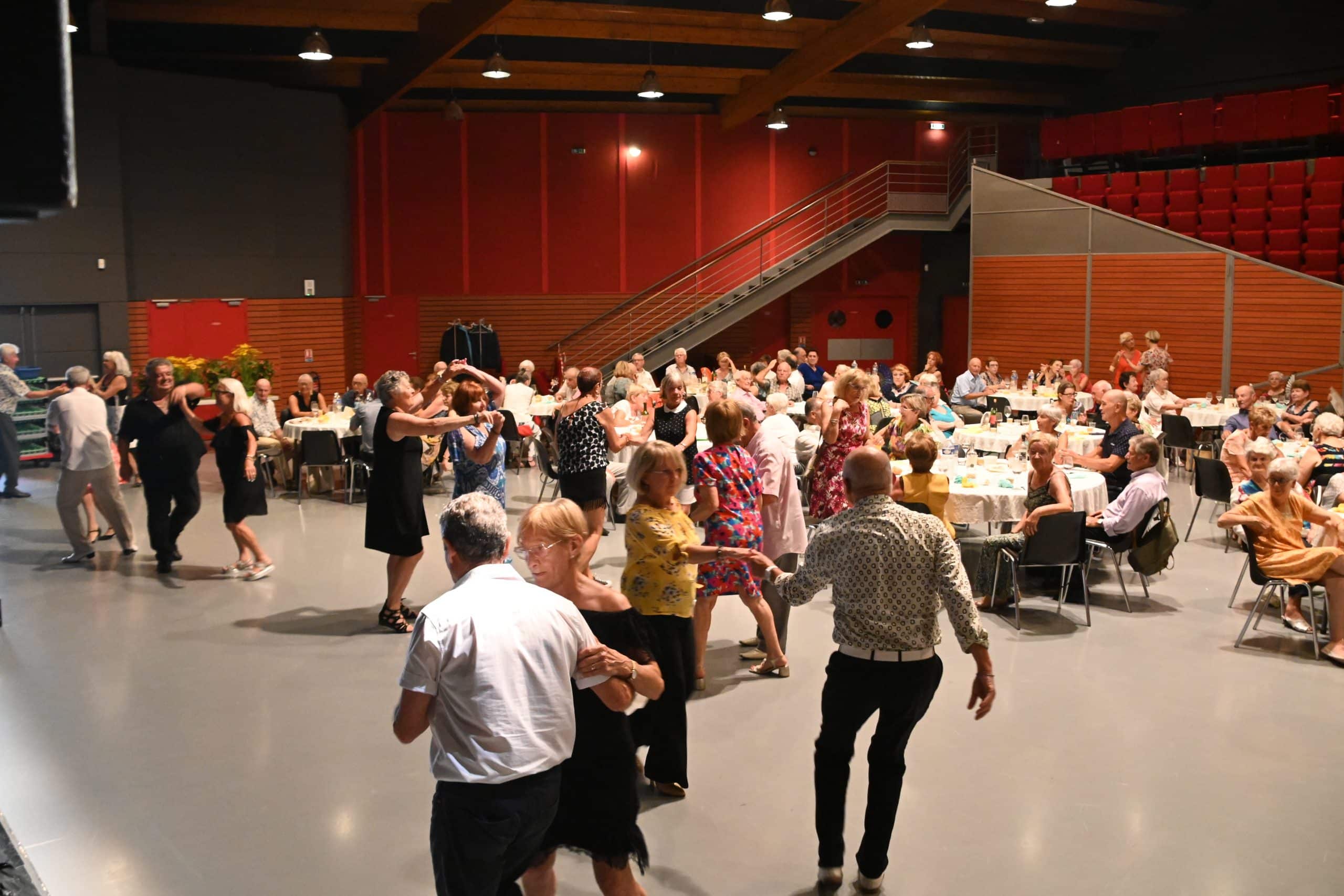 Seniors-Repas dansant – 21 juin 2022 (15) Seniors-Repas dansant - 21 juin 2022 (15)