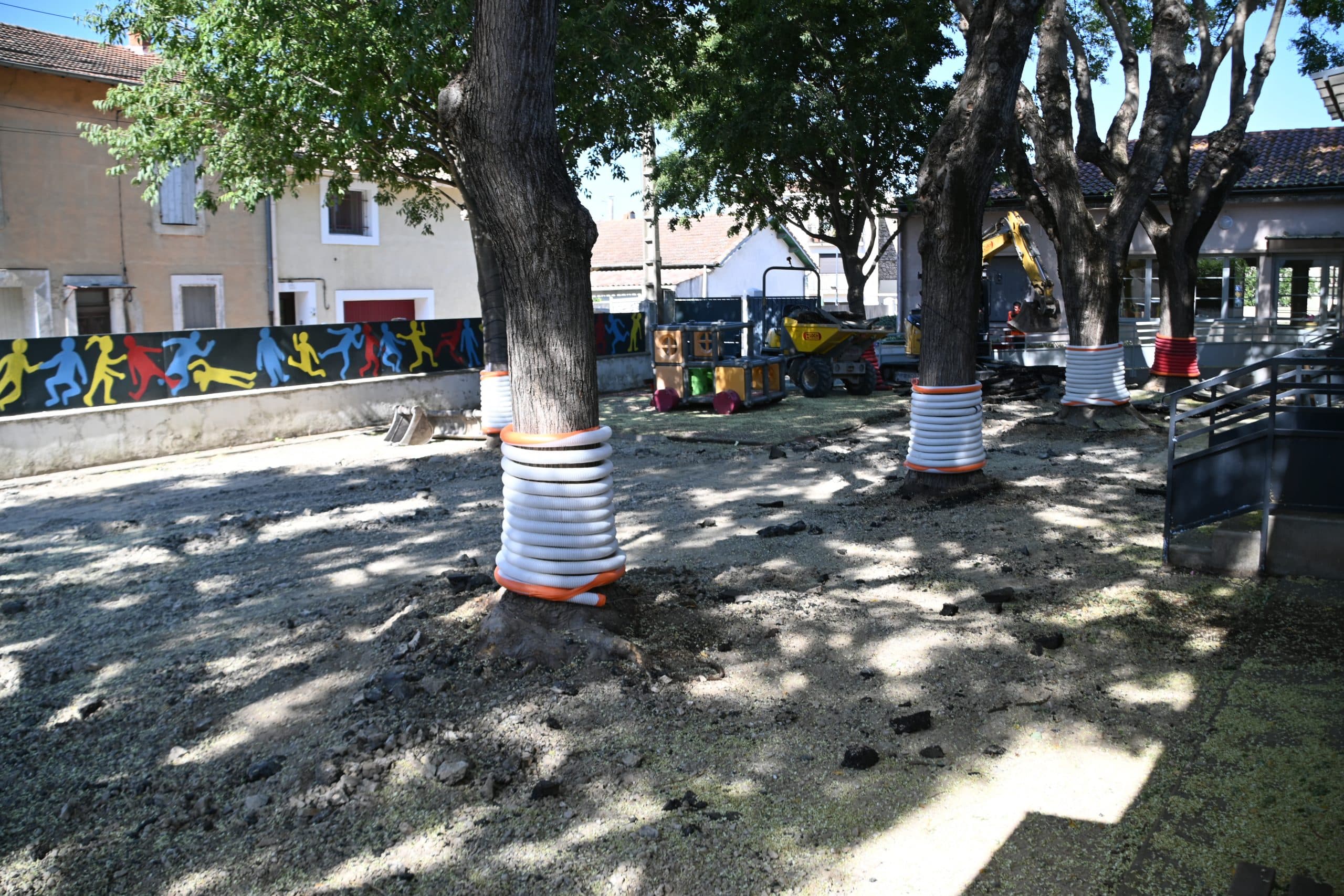 Végétalisation des cours décoles-Pont de Vesse-Travaux-12 07 2022 (16)