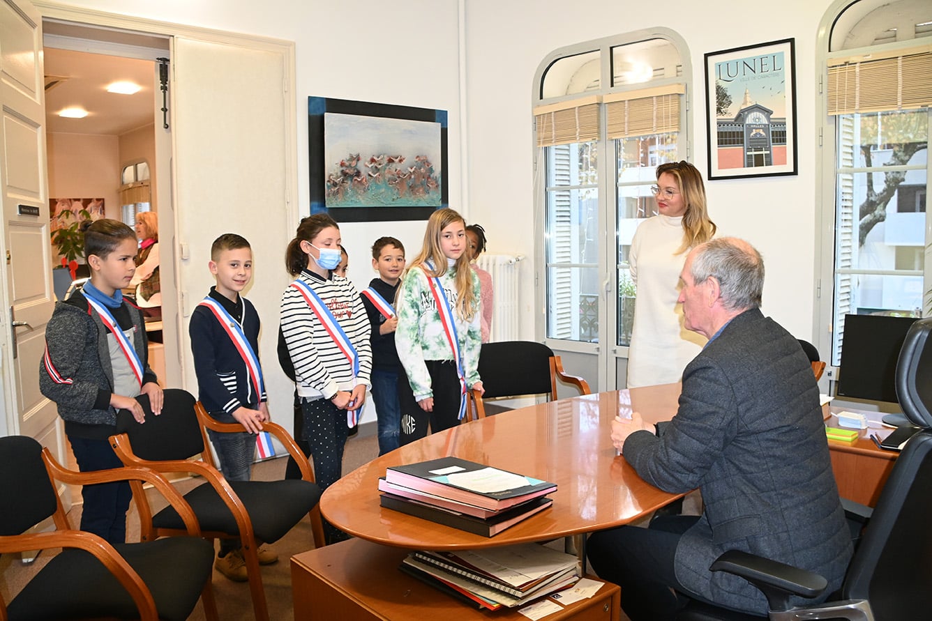 Les conseillers municipaux enfants visitent la Mairie