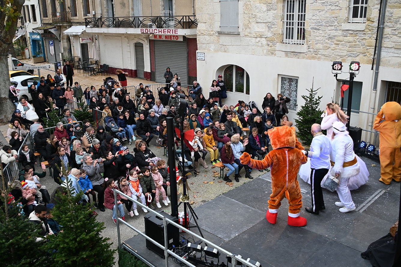 Du monde pour le spectacle de Noël