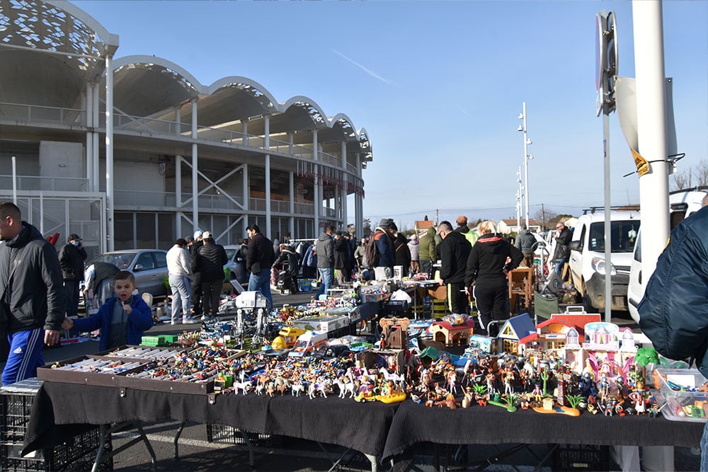 Le marché aux puces déménage !