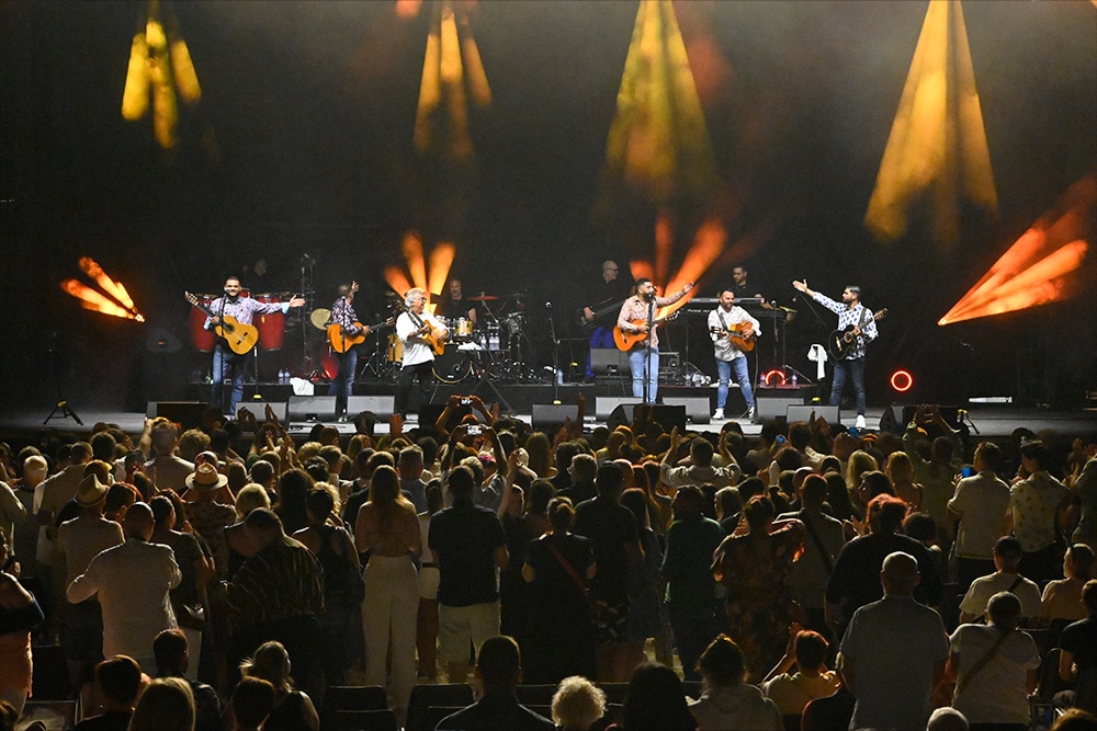 Nicolas Reyes avec les Gipsy Kings enflamment les Arènes San Juan