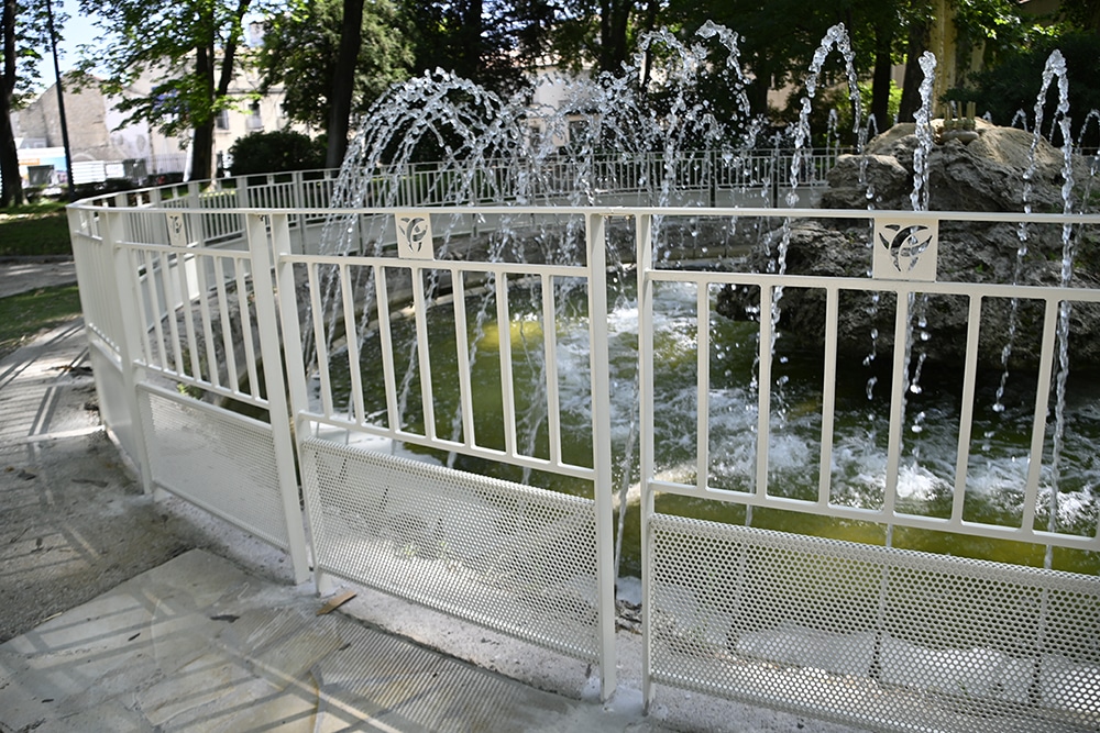 Un nouveau garde-corps pour la fontaine du parc Hugo