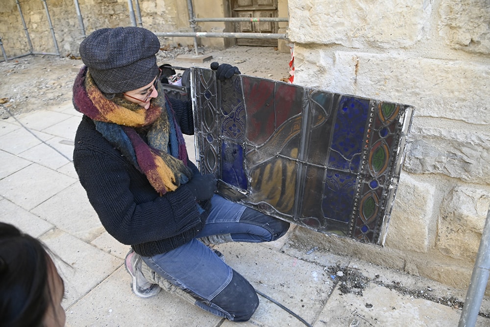 Eglise : les vitraux déposés partent en restauration