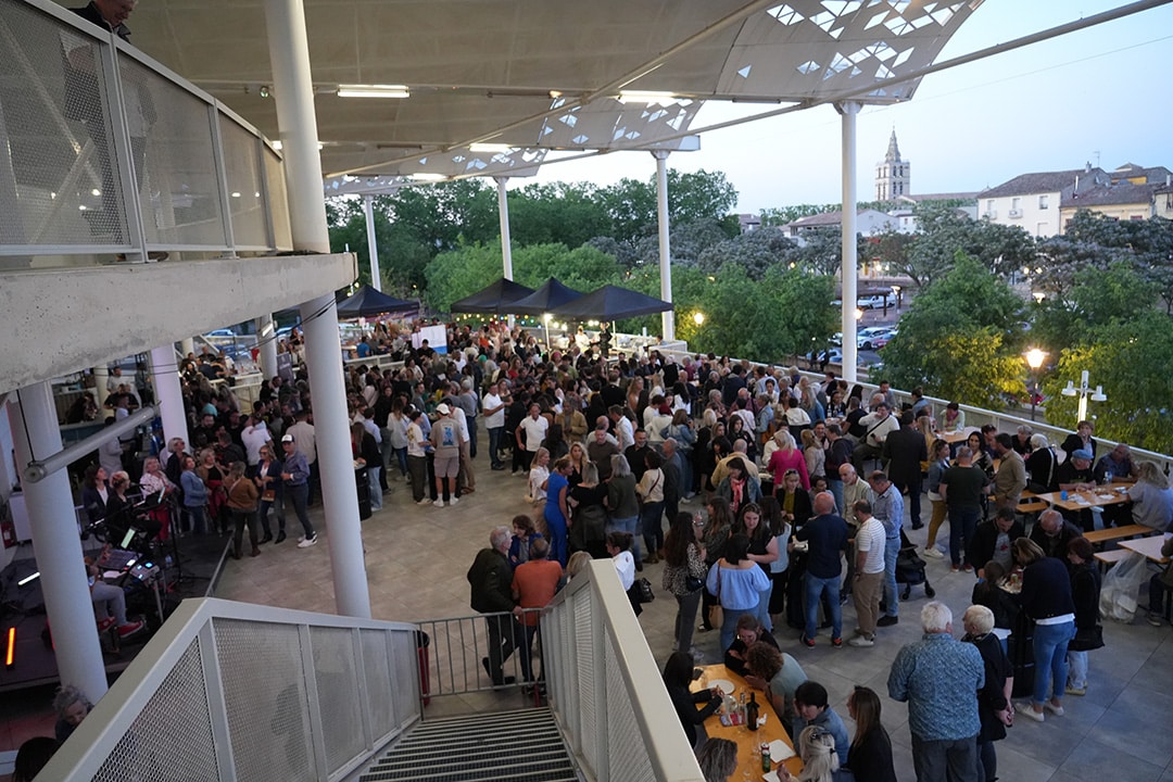 Ambiance sur la terrasse des arènes ce jeudi soir