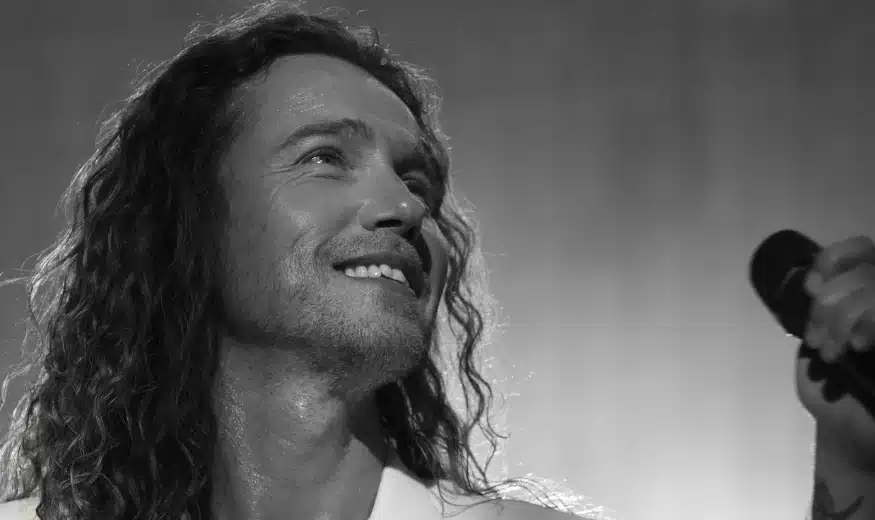 Julien Doré : un retour enflammé à Lunel